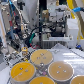 Hình ảnh Cắt và bấm